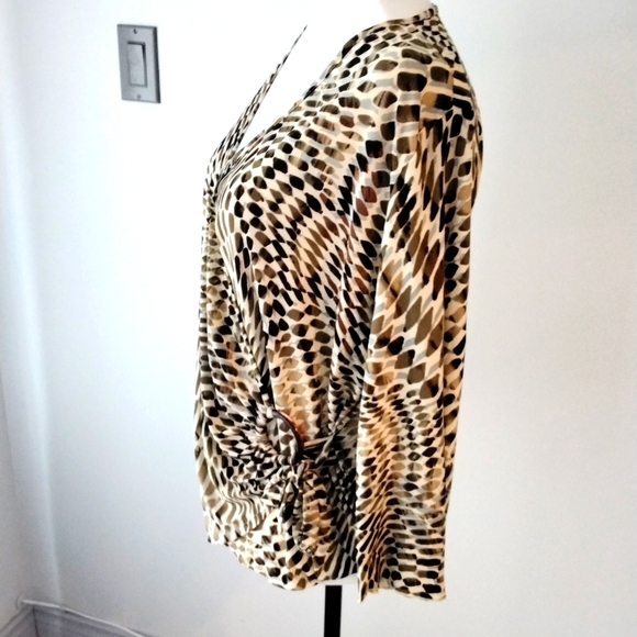 Wrap around animal print top, size XL - Picture 4 of 11